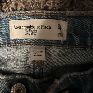 Abercrombie & Fitch
The Baggy
Mid Rise
Curve
Love